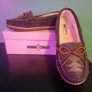 Minnetonka Tilia (Grey Aztec) Slippers Size 9